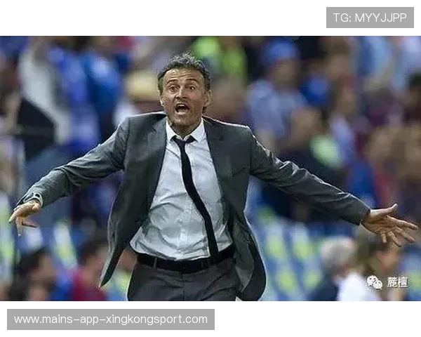 主帅下课倒计时，俱乐部高层开会决定